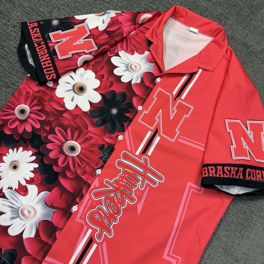 Nebraska‎ Cornhuskers Hawaiian Shirt Mens Large Short Sleeve Button Beach Floral